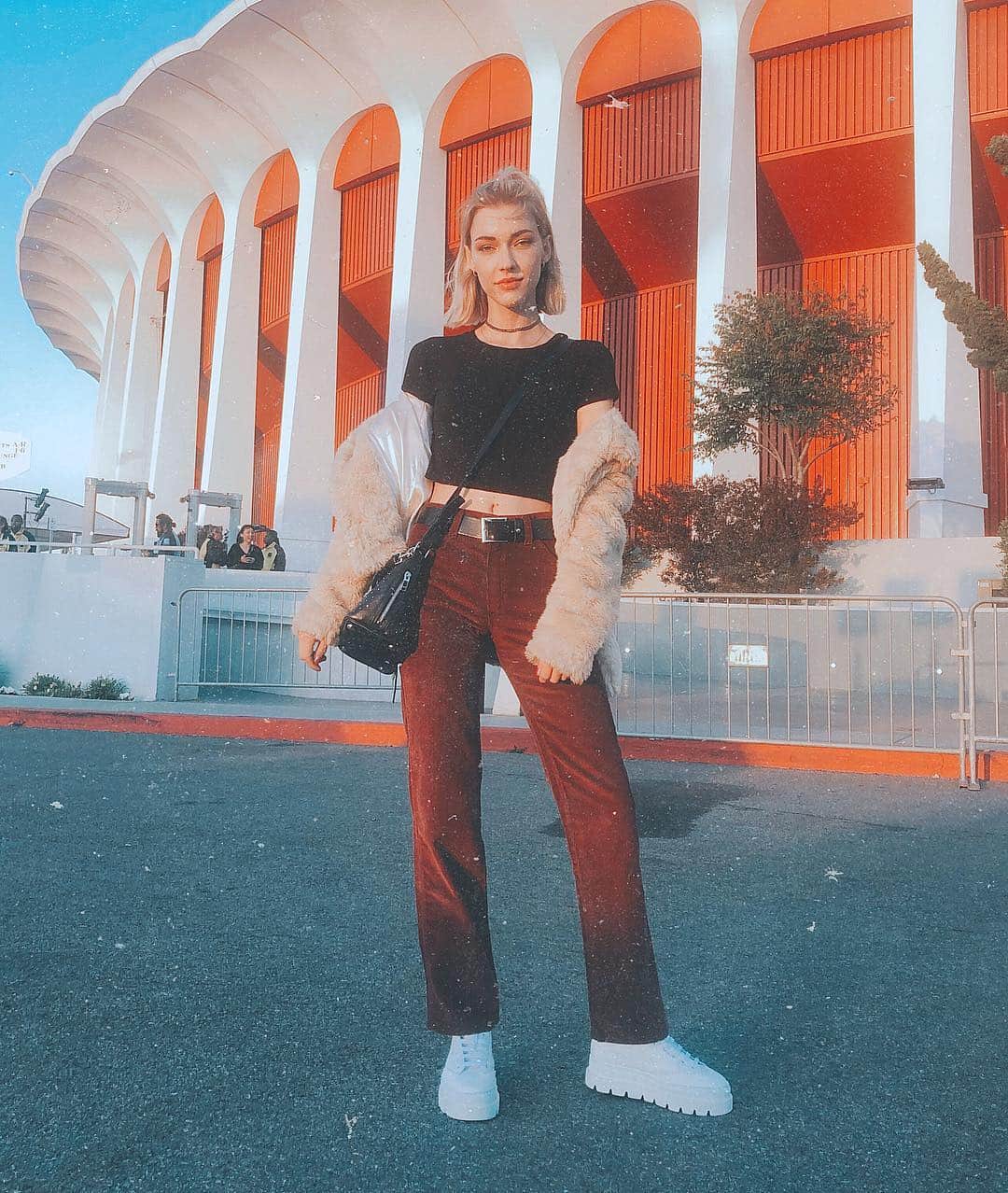 ステファニー・ミチョヴァのインスタグラム：「Trying to act all calm right before meeting my fave girl group! I was dying inside tho 😭 how would you feel?? 😫🥰」