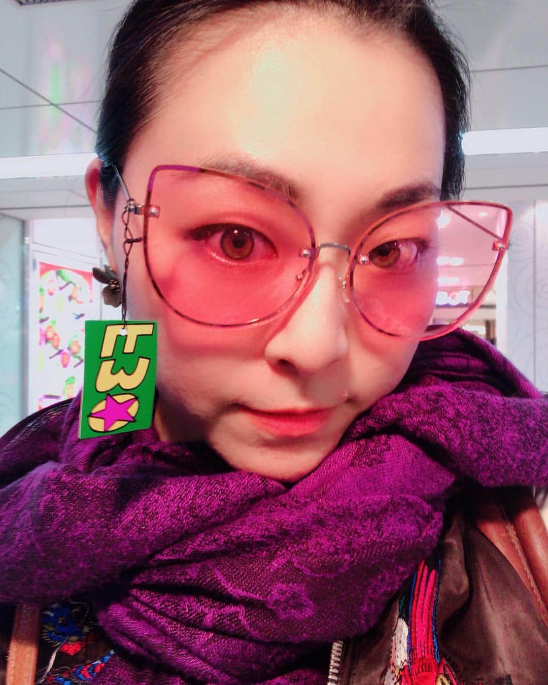 大禅師文子さんのインスタグラム写真 - (大禅師文子Instagram)「試着してそのままお買い上げ なんと。 ¥540 #衝動買い #悪いクセ #気に入ったから良しとしよう #池袋 #sunglasses #pink#大禅師文子」4月20日 17時35分 - daizenjifumiko