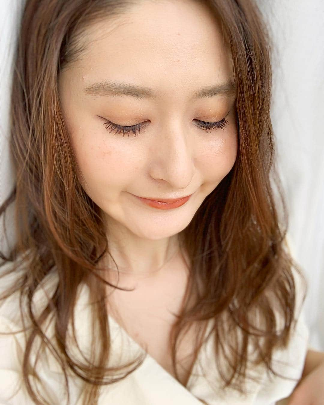 海下真夕さんのインスタグラム写真 - (海下真夕Instagram)「. make up 💄 メイクに興味持ち始めたの、本当ここ一年くらい🤭 季節に合わせてカラー選んだり気分に合わせて変えてみたり、楽しいもんだね☺️🌷 .  #makeup#アラフォーからの目覚め#メイク#コスメ#美容」4月20日 17時40分 - kaigeworld