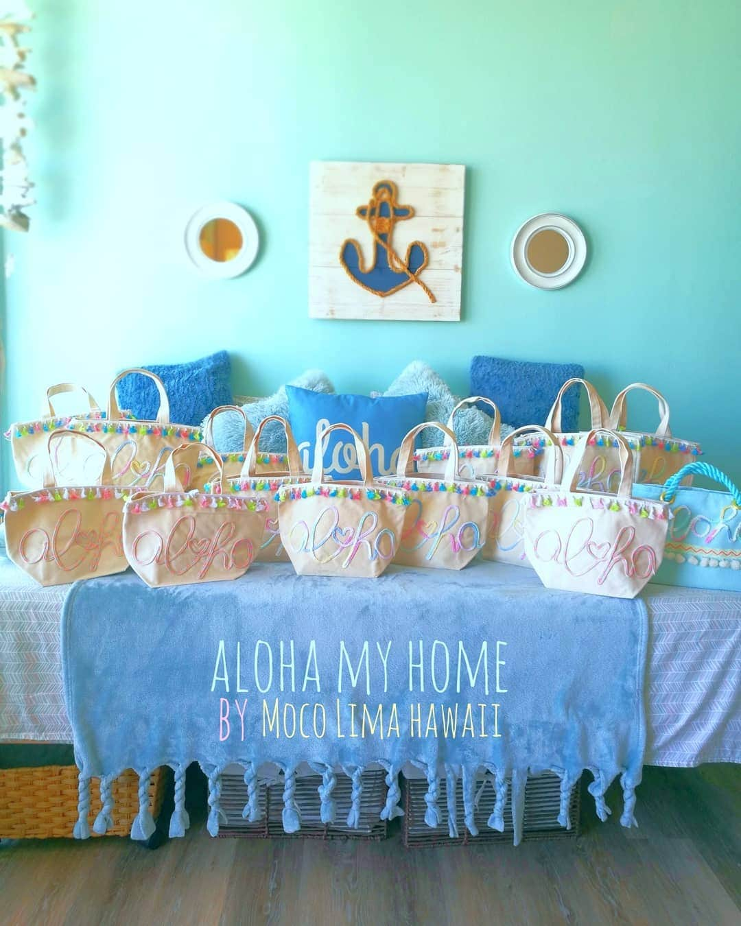 Moco Lima Hawaiiさんのインスタグラム写真 - (Moco Lima HawaiiInstagram)「Aloha Canvas Tote Bags @hawaii.alohamyhome  大好きな場所♡  誰にでも落ちつく場所や好きな空間があるかと思いますが私は絶対にココ♡　自分の部屋のように居心地がいいので何度でも来たくなってしまいます。昨夜はGirls Night １泊させて頂き身も心もリフレッシュ！　私が作るバッグ達もココではキラキラ光り輝いてくれます。人も物も元気になれるステキな空間。自信を持ってオススメしちゃいます。  Aloha my home, Blue room 364 seaside Ave, Honolulu Hawaii www.alohamyhome.info/  My favorite place♡ I loooooove the blue room @ Aloha my home. I am always eager to stay here! The blue room is so comfy like my own room. I stayed here last night, and refreshed my body and soul!  My bags are happy as well.  If you stay here once,  you will understand how nice it is :) #happytime#favoriteplace#comfy#alohamyhome#vacationrental#japanese#waikiki#hawaii#blue#room#girlsnight#girlstalk #art#music#photography#bags#aloha#totebag#mocolima#アロハマイホーム#バケーションレンタル#ワイキキ#ハワイ#ハワイ旅行#アロハ#モコリマハワイ#いつもありがとう」4月20日 17時40分 - mocolimahawaii