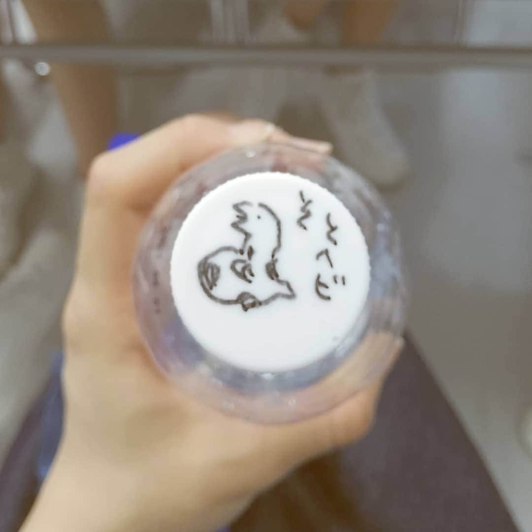 崎乃奏音さんのインスタグラム写真 - (崎乃奏音Instagram)「ももちゃんがペットボトルの蓋にお絵描きしてくれたの可愛い  #へび」4月20日 17時40分 - sakinosoto