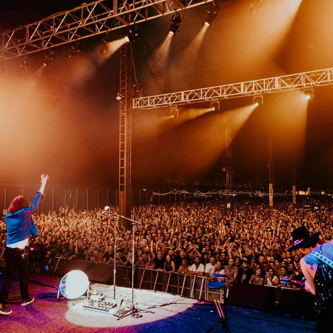 ホージアさんのインスタグラム写真 - (ホージアInstagram)「Big thanks to everyone who came to check out the set at @bluesfestbyronbay. Absolute legends, enjoy the rest of the festival! 📸 @christiantierney」4月20日 17時41分 - hozier