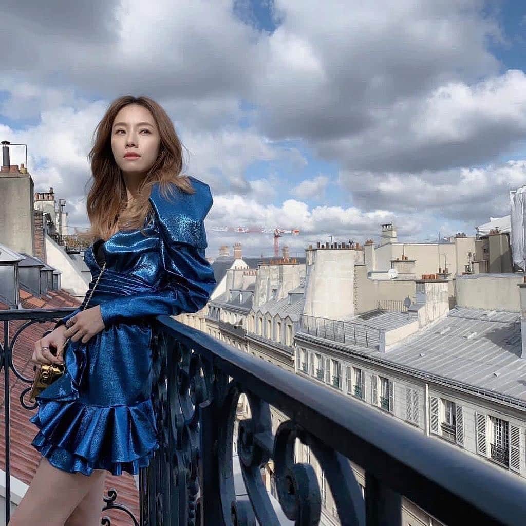 のインスタグラム：「@stboo matching the blue skies in her fabulous Paule Ka dress #pauleka #paris #blue #fashion #women」