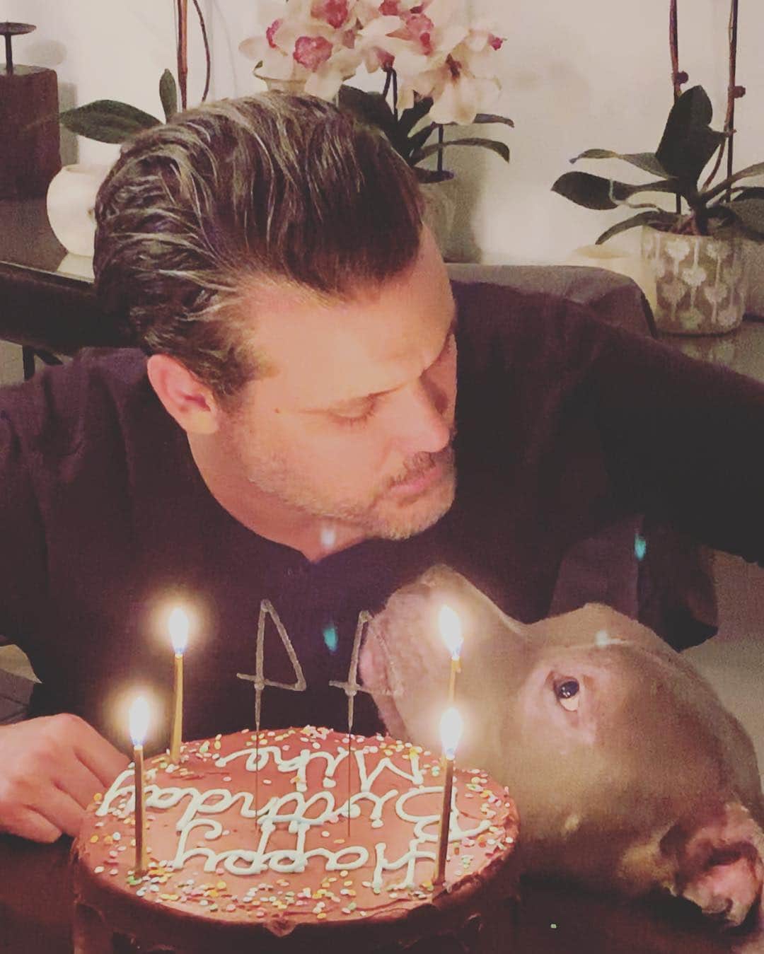 ホリー・マリー・コームズのインスタグラム：「This man was born 44 years ago today.  He waltzed into my life 41 years later... more than a little late. We discovered we had always been surprisingly and suspiciously close to each other in time and space but never met. Walking in circles. Until the time was right. So I intend on giving him a very hard time about this for the next 44 years. #yourelate #always #rude And still I love you endlessly through time and space.」