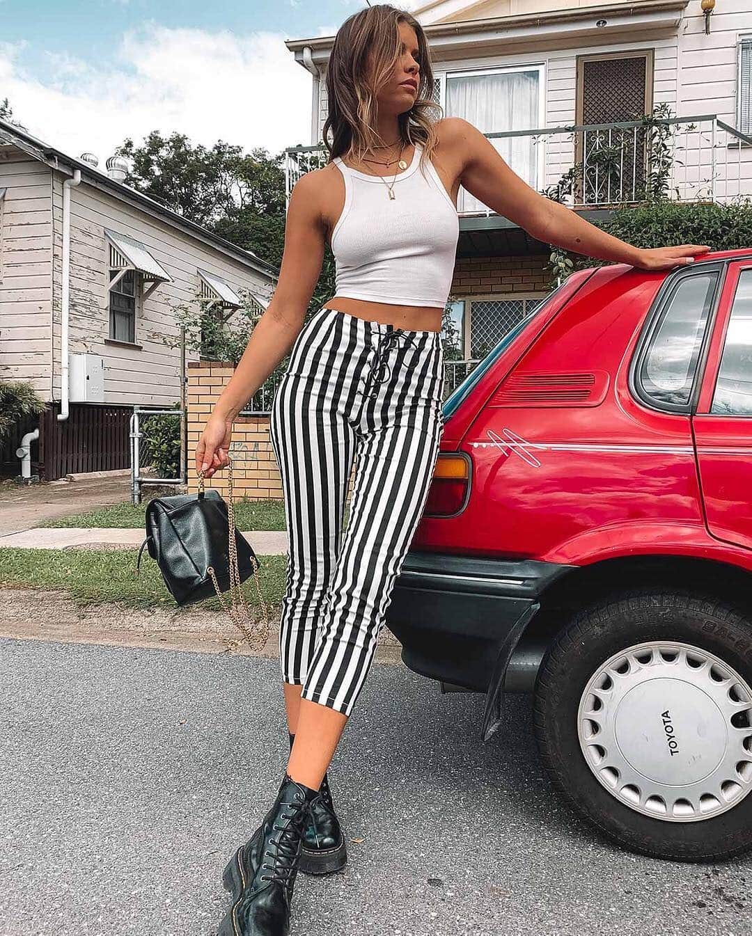 Beginning Boutiqueさんのインスタグラム写真 - (Beginning BoutiqueInstagram)「Ain't no basic ⚡️ Show them who's boss in the Margo Pants Stripe & Willow Crop White!」4月20日 18時01分 - beginningboutique