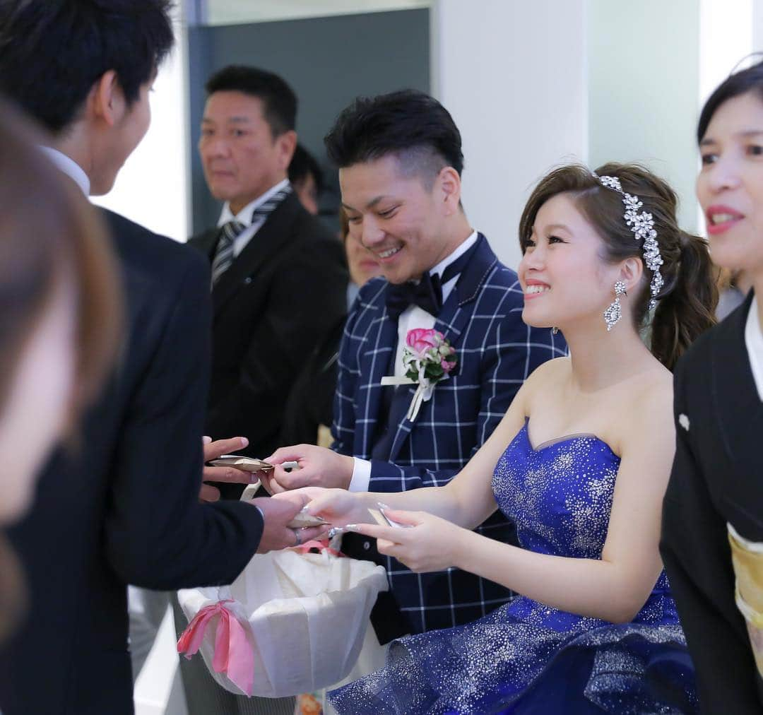 【公式】アールベルアンジェ奈良～結婚式場･ゲストハウス～さんのインスタグラム写真 - (【公式】アールベルアンジェ奈良～結婚式場･ゲストハウス～Instagram)「@artbellangenara をフォローして #アールベルアンジェ奈良 をつけて お写真の投稿おまちしております＊ . ------------------ 来てくださったゲストひとりひとりに感謝の気持ちをしっかりと伝えましょう✳︎ 最後まで暖かく心地よい結婚式記憶に残る大切な宝物になります♩ ------------------ . . ブライダルフェアの予約はTOPの URLからしてくださいね⚐ ＞＞＞@artbellangenara . 『#アールベルアンジェ奈良』. のハッシュタグをつけて お写真を投稿してくださいね＊ こちらの公式IG（@artbellangenara ） で取り上げさせていただきます＊ . . . #アールベルアンジェ奈良#結婚式#結婚 #奈良結婚式場#挙式#奈良#チャペル挙式 #関西花嫁#奈良花嫁#ウェディングドレス #ウェディングレポ#挙式レポ #卒花嫁#プレ花嫁#ウェディング #結婚式準備#結婚準備#花嫁準備 #ウェディングフォト#weddingphoto #Otokucon#日本中のプレ花嫁さんと繋がりたい  #weddingtbt #フォトウェディング #カラードレス #結婚式演出」4月20日 18時10分 - artbellangenara