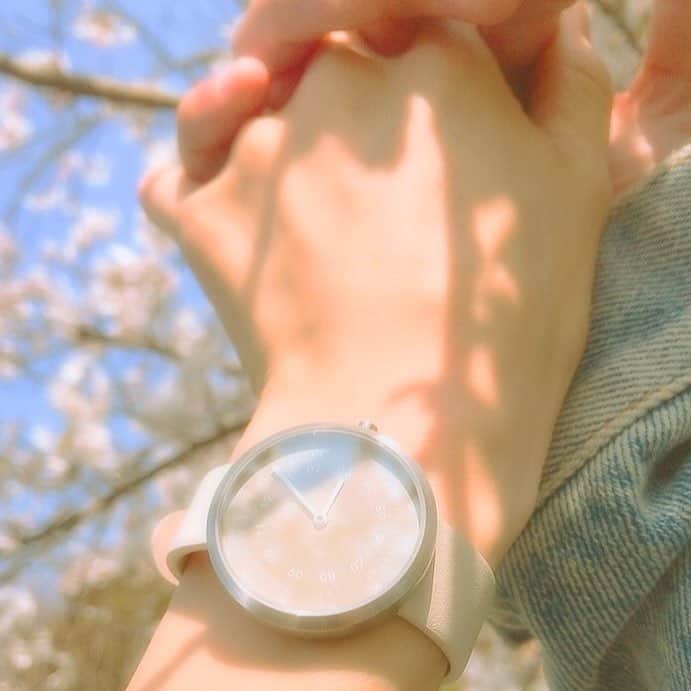 Ayumuのインスタグラム：「⌚️ ・ たまにはこーゆうのもw ・ シンプルで合わせやすいMAVENの時計GET ・ ・ ・ #マベン#マベンウォッチズ#時計#腕時計#mavenwatches」