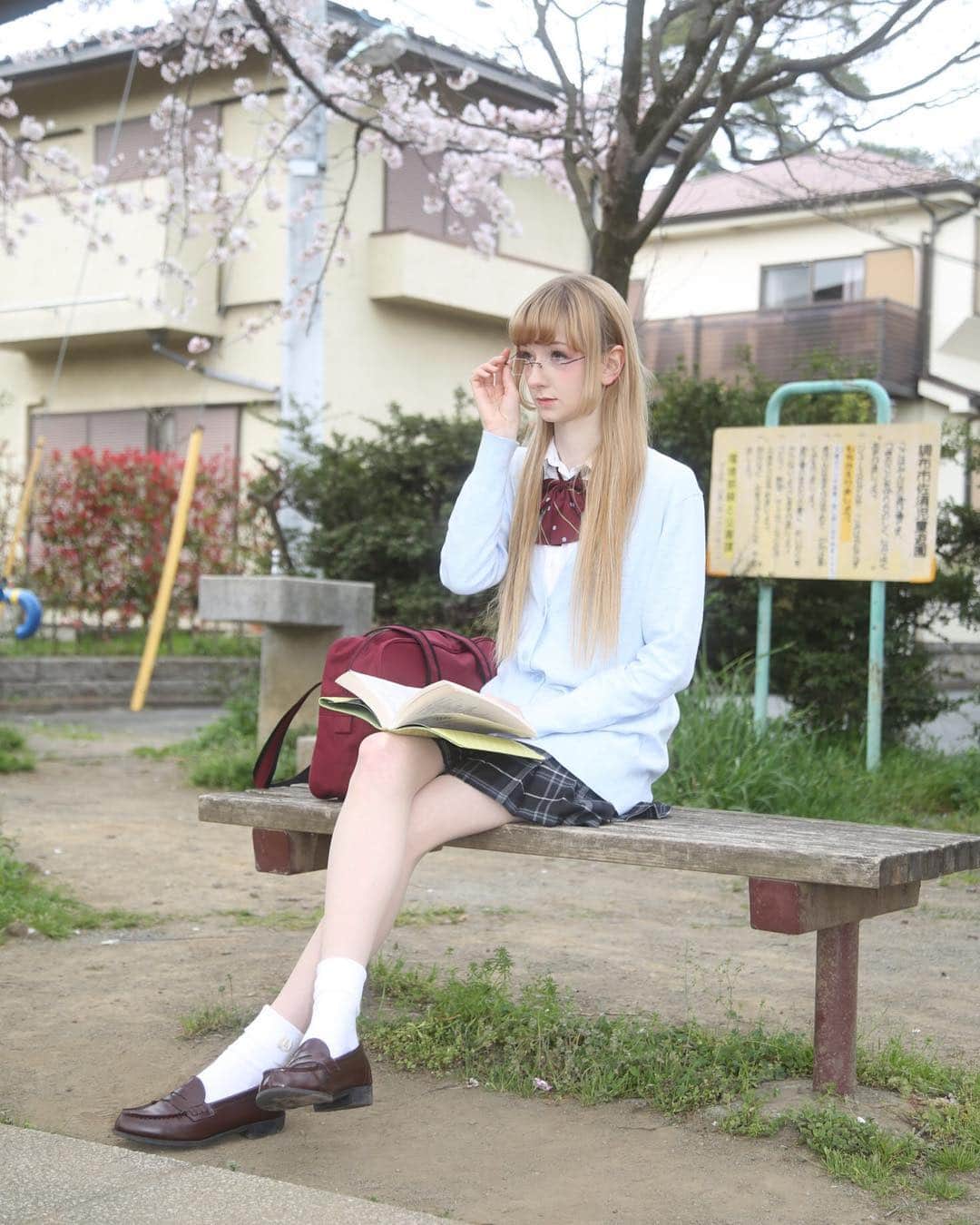 姫沢のインスタグラム：「Photoshoot I did for the web version of my cell phone novel „Honey Moon Marmalade“. The three-part series is releasing in print this year, with the first one just at the end of this month!  I always dreamed of turning it into a book one day, but it got too long for a single release in the end. This will be my first all-english series as well!  #himezawa #honeymoonmarmalade #cellphonenovel #schooluniform #nanchatte #姫沢 #制服 #携帯小説 #小説家」