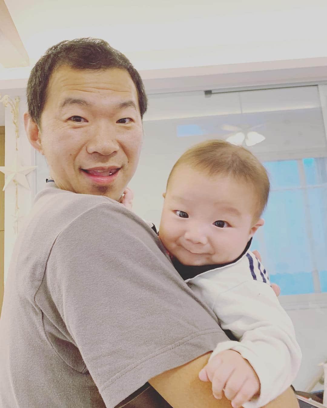 杉浦太陽さんのインスタグラム写真 - (杉浦太陽Instagram)「コアしゃ〜〜ん(^^) 今夜は掃除してくれた友だちの子どもたちも遊びに来てくれました！  お年頃の子を持つ親には、 コアの時期がたまらなく懐かしいようで^_^  #コア #今の時期は #ホントに今の時期だけ」4月20日 18時30分 - sugiurataiyou_official