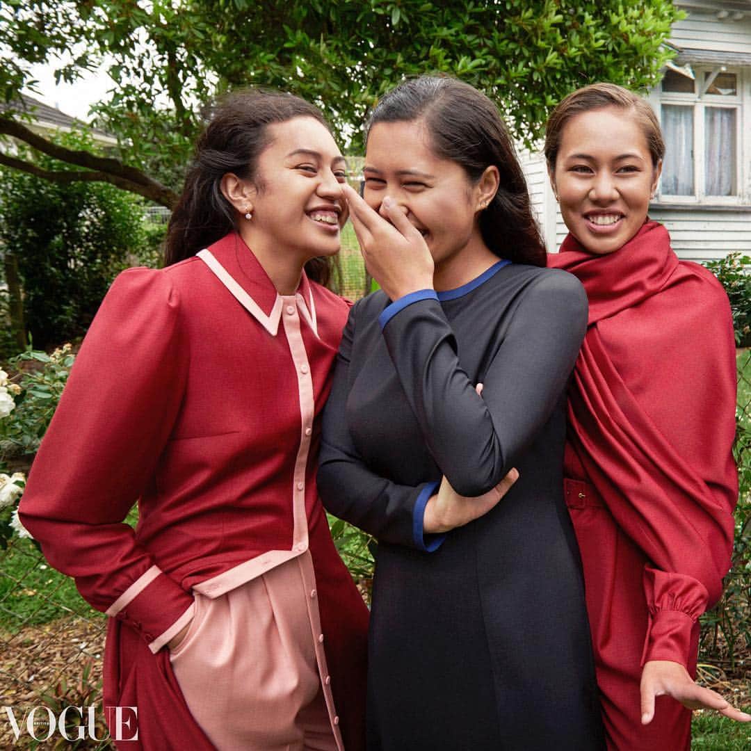 British Vogueさんのインスタグラム写真 - (British VogueInstagram)「When @EmiliaWickstead took inspiration from her native New Zealand to create a capsule collection, it seemed fitting that she should ask her fellow countrywomen to model it for the May 2019 issue of #BritishVogue. Read the full story by @KateFinniganLady via the link in bio. Photographed by @DerekHendersonPhoto and styled by @LevyMelissa.」4月20日 18時22分 - britishvogue