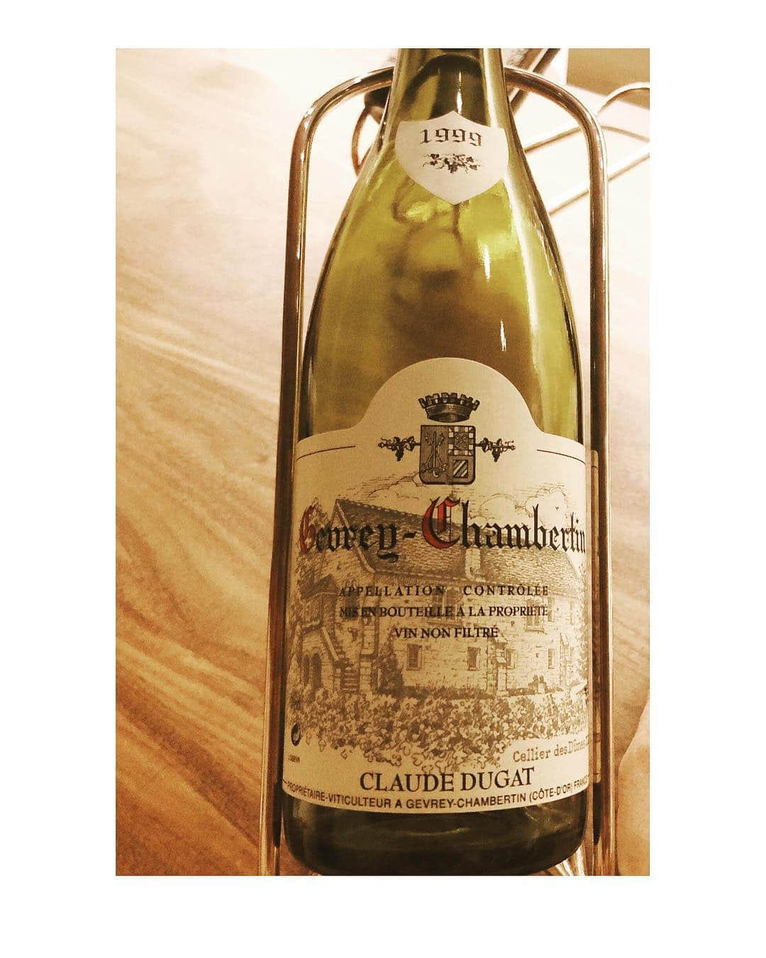 広瀬未花さんのインスタグラム写真 - (広瀬未花Instagram)「1999 Gevrey-Chambertin🍷 ○ 20世紀最後の赤の良年1999のジュヴレ・シャンベルタン。 まろやかでエレガントな果実味の熟成感が最高でした❤︎ 美味しいvintage wineに陶酔した夜。 はぁ、幸せ。。 ○ ○ #vintagewine #GevreyChambertin #wine #bar #秘密のバー #1999」4月20日 18時28分 - micahirose