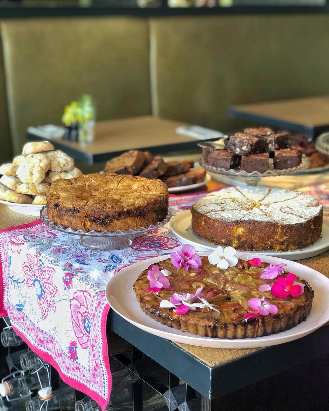 @LONDON | TAG #THISISLONDONさんのインスタグラム写真 - (@LONDON | TAG #THISISLONDONInstagram)「@felicityspector says... here with a spectacular table of cakes from @HenriettaInman cafe @yardarm_leyton - so hard to choose what to have so I’ve gone for a slice of rhubarb frangipane tart, some sticky gooey fruit and nut brownies, some chocolate fig cake with a whipped ganache, a slice of apple and custard galette and some pear and hazelnut frangipane tart with plenty of cream... this should keep me going! 🤣🙈 Henrietta is one of my best friends and her baking is truly amazing - she is mid way through a year long residency here in #Leyton and if I could just move in and eat here all day long I would. She cooks with seasonal, local produce, some of it from her parents kitchen garden in Suffolk... and everything about her cafe is full of love and joy. Have a great Easter weekend everyone and tag a friend who needs some delicious cake! 👇🏼👇🏼 // #thisislondon #london #londonfood #welovecake 🤣👌🏼」4月20日 18時38分 - london