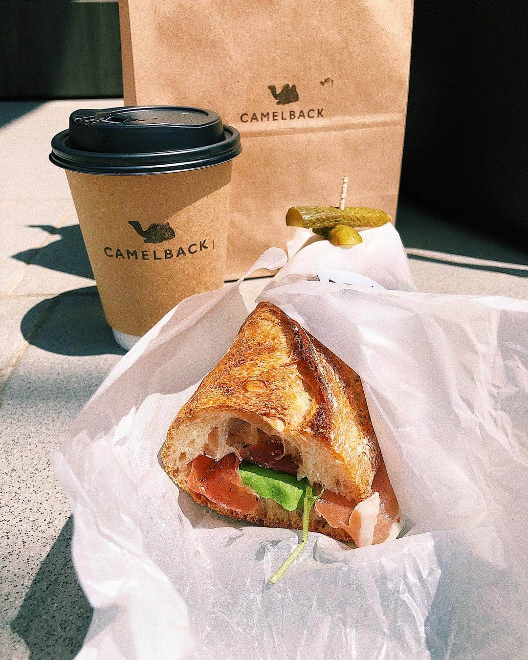 シャウラさんのインスタグラム写真 - (シャウラInstagram)「Went to camelback for a quick sandwich and coffee before shooting! One of my new fav spots in Shibuya. 最近のお気に入り！奥渋の camelback! 撮影の合間にうまうまサンドとコーヒー！  Top- ZARA Jacket- ZARA Denim- J Brand Shoes- Repetto  #tokyo #ootd #fashion #foodie」4月20日 18時47分 - shaula_vogue