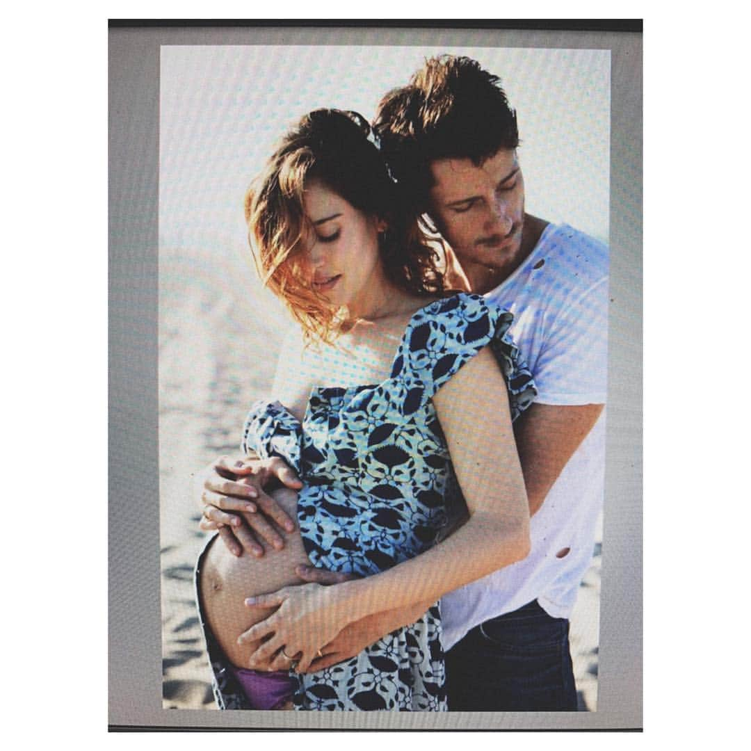 マチルダ・ルッツさんのインスタグラム写真 - (マチルダ・ルッツInstagram)「The quieter you become, the more you can hear. #tb #familyportrait #us #38weeks #shot by @ellistonlutz」4月20日 18時45分 - matildalutz