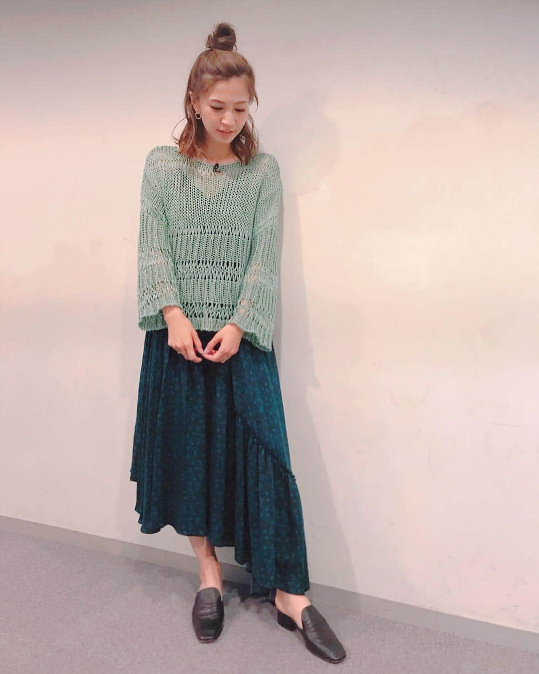 安田美沙子さんのインスタグラム写真 - (安田美沙子Instagram)「2本目はこちらの衣装✨ ゆるーい感じが気分👗 テロテロ揺れるワンピでした❤️ トップス bed&breakfast ワンピ casa fline  #instagood #ootd #shooting  #bedandbreakfast #casafline」4月20日 18時45分 - yasuda_misako