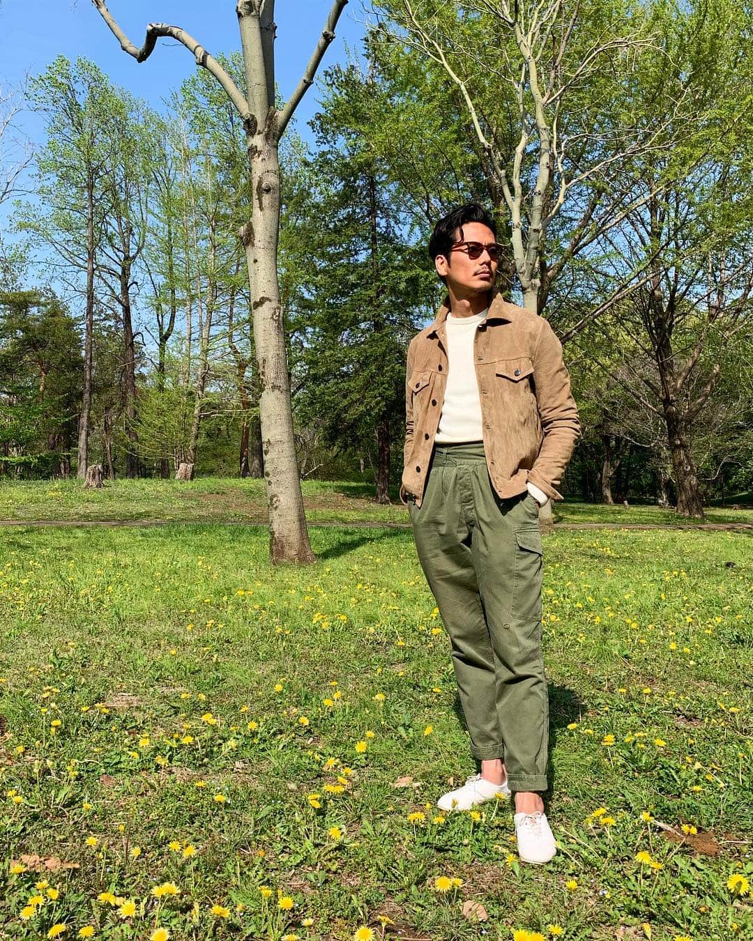 のインスタグラム：「"Surrounded by many dandelions" すっかり春ですね🌼 ・ ・ Tap for Brands ・ #beamsf #emmeti #gurkha #crown #Americanmericanoptical #hermes #nzarmy #menswear #mensstyle #mensstreetstyle #dapper #dappermen #gentleman #emmeti_official #vintagestyle #vintagewear #mensfashion #mensclothing #ootd #outfit」