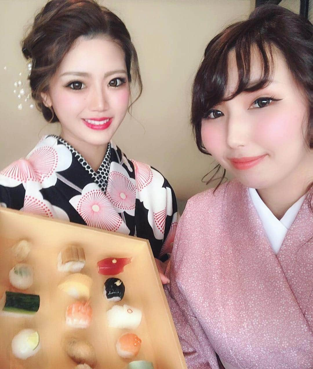 Hazukiさんのインスタグラム写真 - (HazukiInstagram)「❤︎ 祇園 豆寅♡ 名物豆寿司のコースを 頂きました🙏🏼☺️💓 夜はちょっとお高めな 割烹料理屋さんなんやけど ランチはリーズナブルに 頂けるのでめっちゃおススメ✨ . 写真ないけどコースの中に たけのことふきのとうの天ぷらが あって (おそらく旬物で変えてそう) 葉月的にはそのたけのこの天ぷらが1番美味しかった😋 さすが割烹って感じ👏🏼 ぜひ行ってみてねー🙌💓 . #祇園豆寅 #京都着物 #京都 #祇園 #着物 #インスタ映え #tryharddancers  #hazuki #白河葉月 #gogodancer #clubdancer  #followme #dancer #dance #club #トライハードダンサーズ #ダンサー #ゴーゴーダンサー」4月20日 18時47分 - hazuki_.738