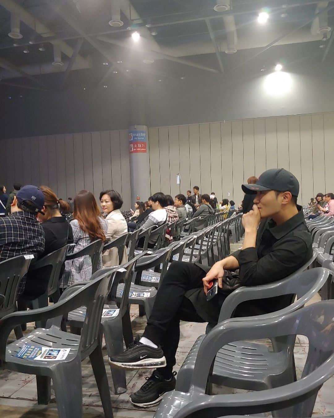 のインスタグラム：「#창정이형 #공연 여기는 #KINTEX #두근두근  잠시 어린 시절, 그때로 돌아가서 즐기고 싶구나... 설렌다 형님 감사합니다 #JG #성공한갓창정덕후」