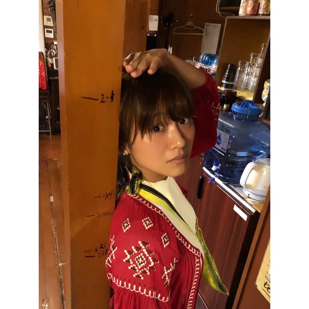 真下玲奈さんのインスタグラム写真 - (真下玲奈Instagram)「はいさい🌺 いきなり、ソーキそば2杯たべました。 . 沖縄の人たちの優しさ触れてます。 . . #はいさい #沖縄 #おきなわ #いやーさーさー #にいに #ねえね #ソーキそば #沖縄そば #沖縄グルメ #沖縄料理だいすき #bulebule #ハリウッドランチマーケット #hollywoodlunchmarket #背比べ #今日は雨 #Ungrid」4月20日 18時52分 - r.mashitaaa.221