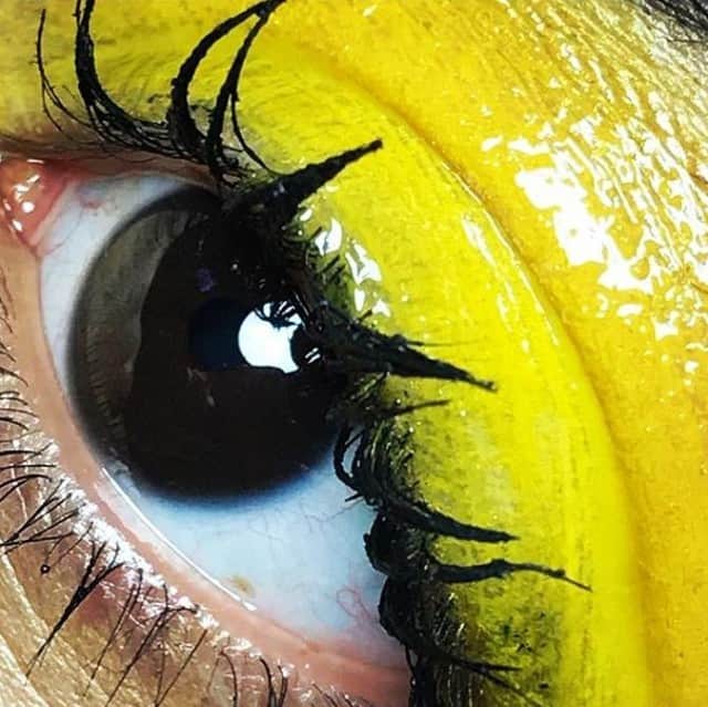 M·A·C Cosmetics UK & Irelandさんのインスタグラム写真 - (M·A·C Cosmetics UK & IrelandInstagram)「Channel your inner Easter chick💛⁣ 👩‍🎨 @harrimakeup #regram⁣ 💄 Chrome Yellow Eye Shadow, Clear Lipglass + Extended Play Mascara⁣」4月20日 18時55分 - maccosmeticsuk