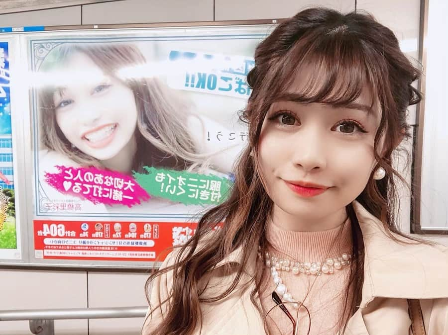 高橋里彩子さんのインスタグラム写真 - (高橋里彩子Instagram)「リゼロ好き必見♥️﻿ ﻿ プレゴ池袋駅店でこんな写真が撮れるよ⸜(*ˊᗜˋ*)⸝﻿ ﻿ ﻿ アニメ好きは嬉しいよね🍓﻿ ﻿ ﻿ そしてその途中に池袋駅サンシャインに向かう方に﻿ 私のポスターが貼られてます😋💘﻿ ﻿ もしとおりがかったら﻿ 見てみてくださいね🤗♥️﻿ ﻿ ﻿ ﻿ このときは編み込みハーフアップにしたよ💗💗﻿ ﻿ ﻿ ﻿ ﻿ ﻿ ﻿#ヘアアレンジ #編み込みハーフアップ  #池袋 #レム  #アニメ好きさんと繋がりたい ﻿#リゼロ #プレゴ池袋  #reゼロから始める異世界生活  #スロット #パチンコ  #パチスロ #パチスロ女子 #パチスロライター#youtuber #パチスロ好きと繋がりたい」4月20日 19時05分 - konkonwanwan