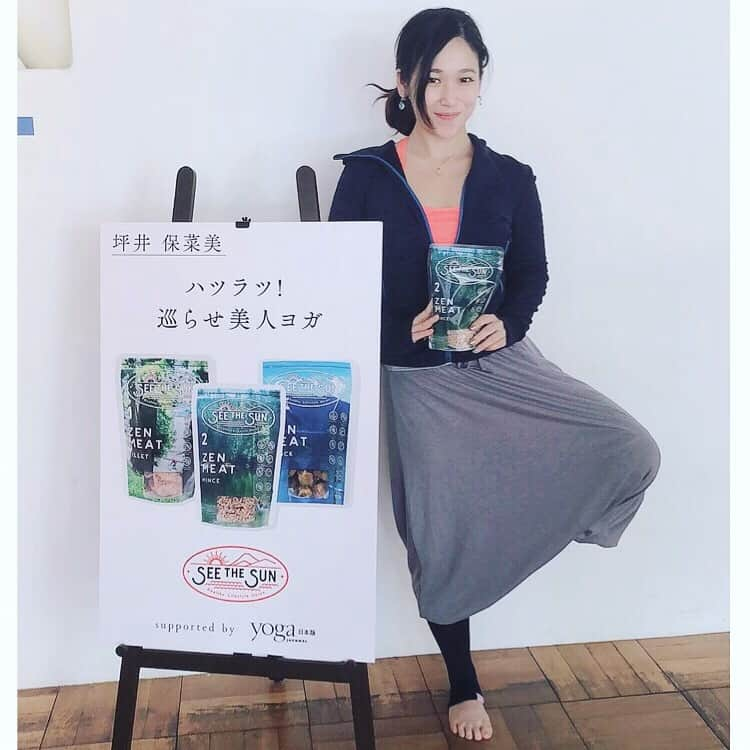 世手子さんのインスタグラム写真 - (世手子Instagram)「Become a beauty by doing yoga in Organic life TOKYO(*´Д｀*) Everyone's nice comments thanks d(^_^o) Im so happy happy(((o(*ﾟ▽ﾟ*)o)))♡ #オーガニックライフTOKYO @organiclifetokyo  #坪井保菜美 @honamitsuboi 先生のハツラツ！巡らせ美人ヨガを受けてきました(=´∀｀) めっちゃスタイルええ！こうなりたい☆*:.｡. o(≧▽≦)o .｡.:*☆ #3331ArtsChiyoda @3331artschiyoda にて行ってきたよ(๑╹ω╹๑ ) シーザサンZENミート のフェイクミート お土産にもらったよ(*≧∀≦*) #SEETHESUN @seethesun_inc は 大豆と玄米でできた素晴らしい #ZENMEAT ( ´∀｀) #ヨガジャーナル さんの取材も受けてきたよー(*'ω'*) #yogaJOURNAL でステキなヨガライフを(^_−)−☆ @yogajournal_japan で背面を使ったヨガで肩こりスッキリ 今日のライブもがんばる！！！」4月20日 19時04分 - rojide