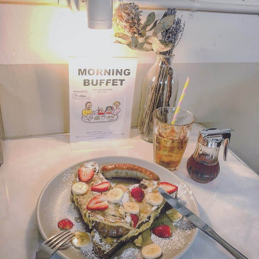 山崎春佳さんのインスタグラム写真 - (山崎春佳Instagram)「🥞🍓👀 . ☑︎wearing cool dress (which i got @miluu_officialgram ) ☑︎having a nice meal ☑︎chatting with ma sweetest friend ＝ perfection💯 . . まゆぽんと気になっていたカフェへ。 かわいい店内◎だった。けど、2人の写真がないのさびしいからこんど撮りまくる💪🏻📸 . #me #tbt #outfit #miluu  #blackdress #korenfashion #frenchtoast #strawberry #maplesyrup #sweet #sausage #nakameguro #cafe #tokyo #breakfastclubtokyo #中目黒 #中目黒カフェ #フレンチトースト #メープルシロップぶっかけ隊」4月20日 19時09分 - haruka_yamazaki