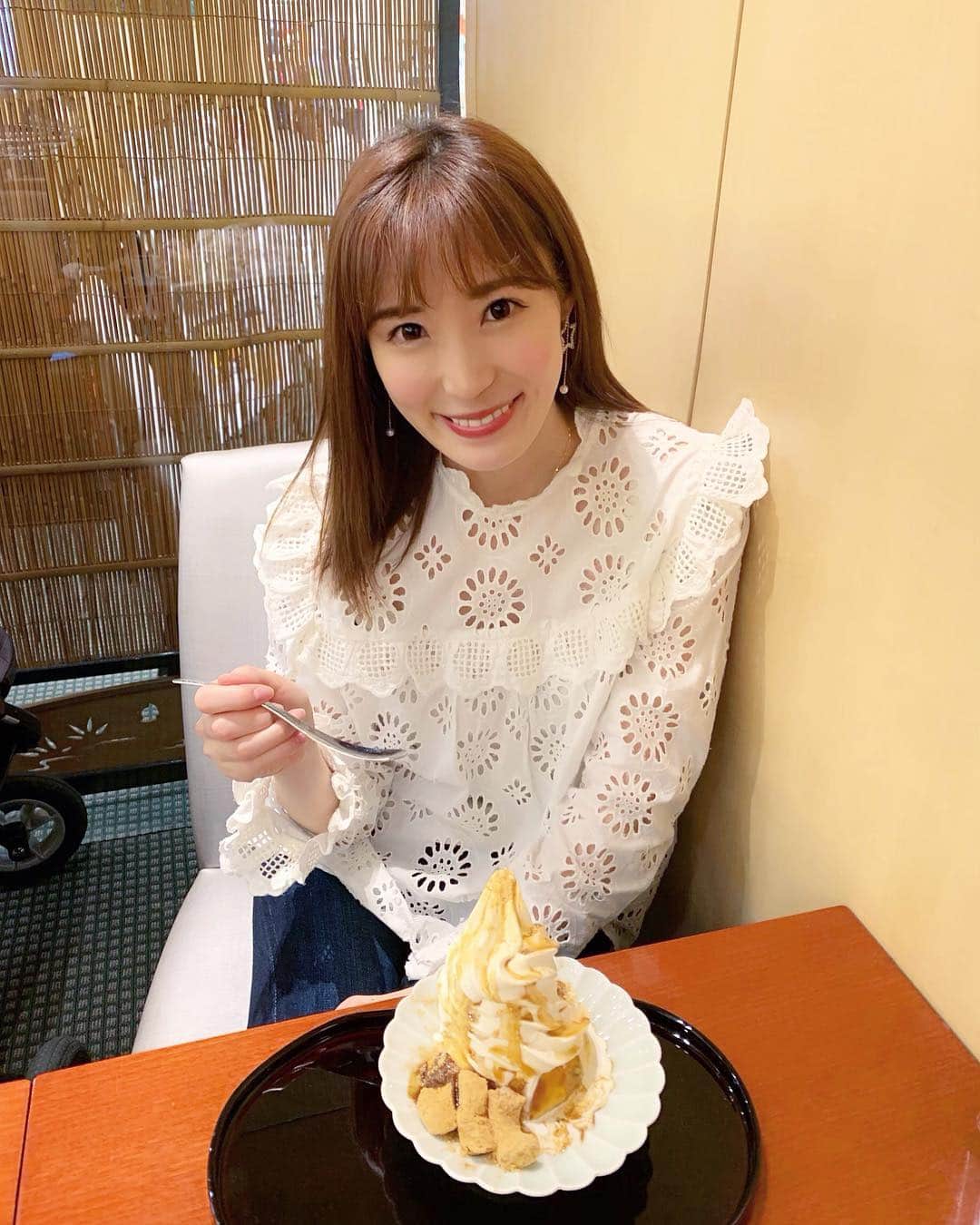 小林真由のインスタグラム：「⋆﻿ ⋆﻿ ここのスイートポテトが大好き☕️💭﻿ ﻿ @acote_aoyama  でまつ毛パーマして﻿ 美容院にも行って(これはまだ行く前🙇‍♂️)﻿ スッキリ..﻿ ﻿ 産前は気づかなかった﻿ 普通のことがすごく幸せに思えます🌸﻿ ﻿ #カフェ #スイーツ #まつ毛パーマ #アイラッシュサロン #ナチュラリジュエリ #ピアス #星 #外苑前 #cafe #eyelash #salon」
