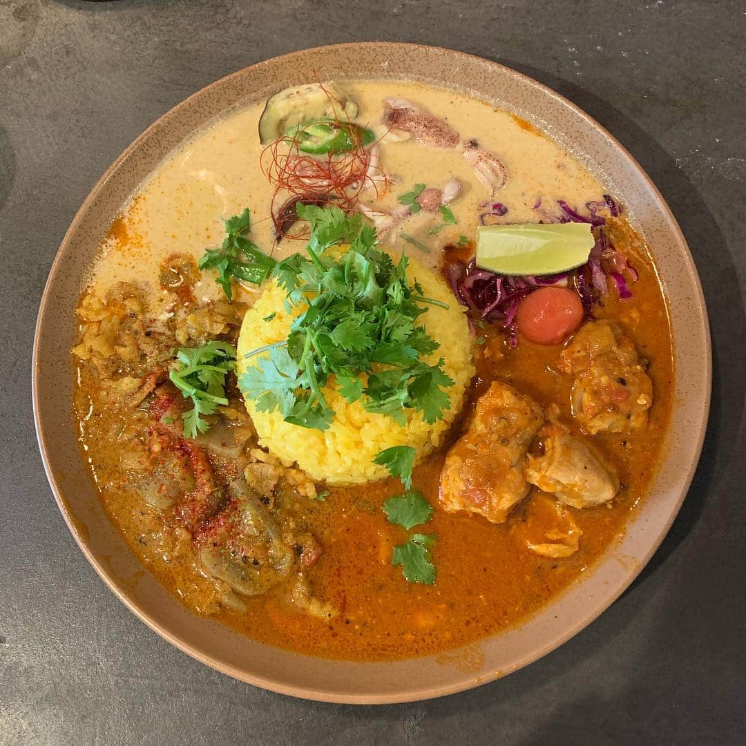 坪井遥司のインスタグラム：「本日の食事 #okcurry #curry #3種あいがけカリー #desprescafe #crepe #塩バターキャラメルクレープ #女子活」
