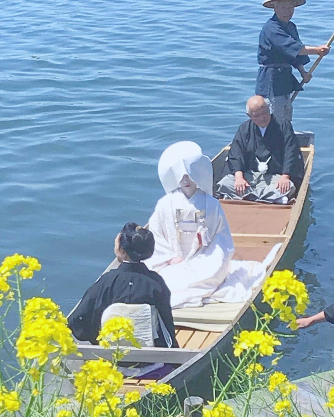 若村麻由美さんのインスタグラム写真 - (若村麻由美Instagram)「❣️本日の荻野吟子❣️ 嫁ぎます。果たして。。。 . 映画「一粒の麦 荻野吟子の生涯」 公式 http://www.gendaipro.jp/ginko/#about FB https://m.facebook.com/oginoginko/?modal=admin_todo_tour .  #若村麻由美 #mayumiwakamura #映画 #一粒の麦 #荻野吟子の生涯 #日本初 #女性医師 #荻野吟子 #監督 #山田火砂子 #現代ぷろだくしょん #菜の花 #川 #渡し舟 #嫁ぐ #白無垢 #綿帽子 #花嫁姿 #さすがに #見納め #😜」4月20日 19時29分 - mayumiwakamura_official