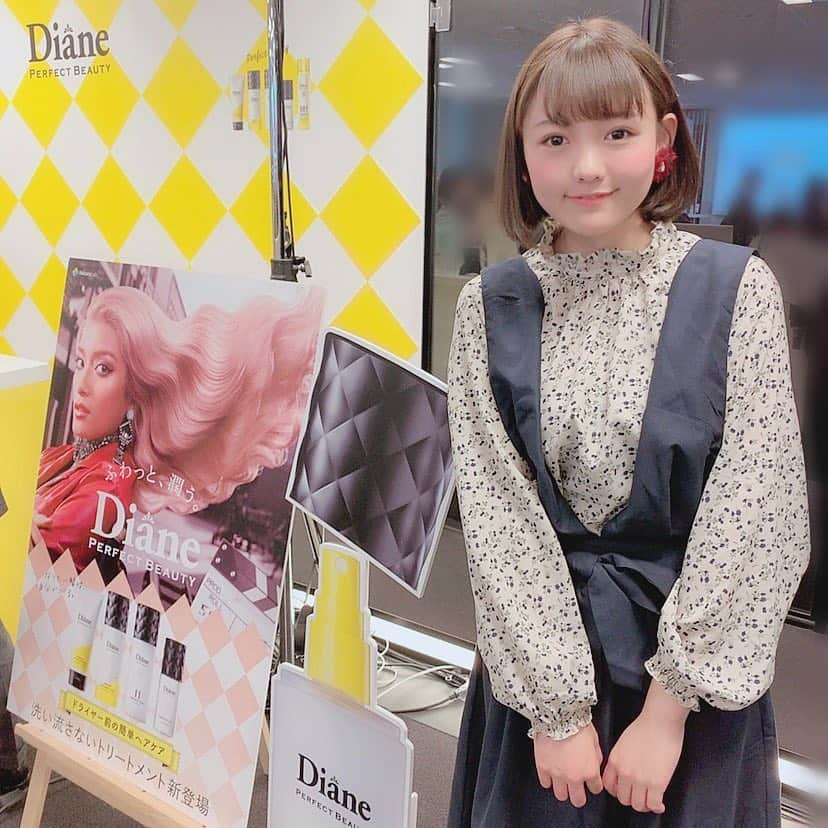 みさねさんのインスタグラム写真 - (みさねInstagram)「ダイアンのイベントに行ってきた〜🧸 ボブアレンジ可愛いじゃろおおおおおおお ㅤ イガリさんのヘアメイク講座がめちゃくちゃ勉強になった😵❤️ ㅤ 真似してハーフアップお団子やってみた🎑 ㅤ このうちが持っとるやつはヘアオイル✨ ㅤ 実際にその場で試してみたんじゃけどベタベタせんしサラサラになる🥺 ㅤ ビューティーケラチンっていうダイアンならではのダメージ補修成分が入っとるらしい🌸 ㅤ 翌朝も綺麗にまとまるけん時短したい女子にはダイアンおススメ🤭📝 ㅤ みんな試してみて〜🌞🌞🌞 ㅤ コーデは昼載せたやつです！ なんかユーライクで撮ってみたら壁がグチャってなったwwwwwwwww ㅤ #ダイアン #モイストダイアン #パーフェクトビューティー #ビューティーケラチン #アウトバストリートメント #洗い流さないトリートメント #イガリメイク　 #イベント @moistdiane」4月20日 19時41分 - misane1209