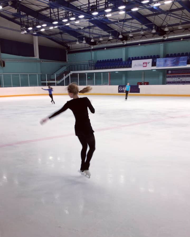 セラフィマ・サハノヴィッチのインスタグラム：「Никто не угадал❣️😅 но это было so hard ❤️ new SP “Megapolis”  Постановщик @angelinaturenko ❣️❤️ и СА Король 😌」