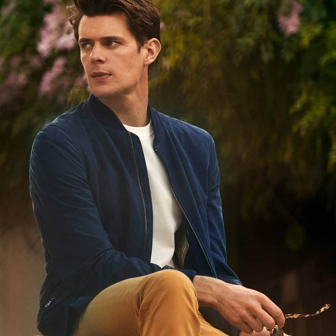ギーブス&ホークスのインスタグラム：「There's still two more days left of the weekend, which means two more days to shop! Get to grips with the exploratory Read-To-Wear collection from Gieves & Hawkes, including this Pankhurst Blue Leather Bomber Jacket. . Explore more with Gieves & Hawkes this summer. Shop the #ageofexploration now at www.gievesandhawkes.com. #summeredit #easter #gievesandhawkes #ss19 #ebmeyrowitz #casualwear #streetstyle」