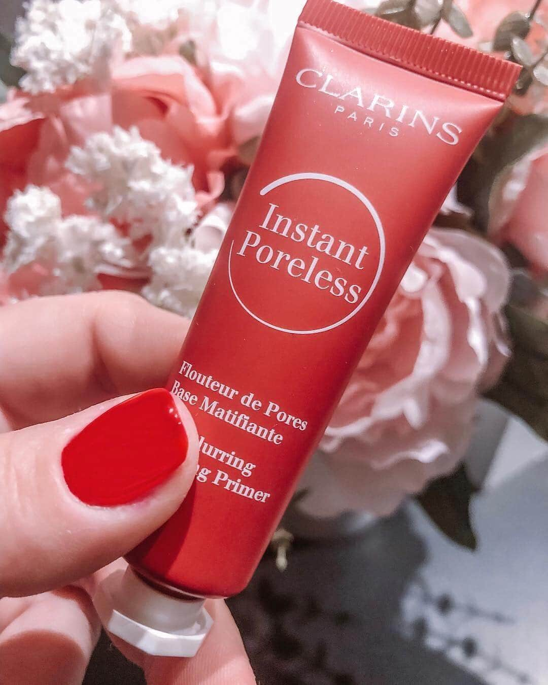 Clarins Middle Eastさんのインスタグラム写真 - (Clarins Middle EastInstagram)「Did someone say selfie? New Instant Poreless Primer, smooths, matifies and preps skin for flawless make-up (and 🔥 photos) ..................................................... هل قال أحدكم سلفي؟  تذكري أن هناك إنستانت بورلس بريمر الجديد لتنعيم وإخفاء العيوب وتهيئة البشرة لمكياج متقن وصورة خلابة. . 📷: @kseniafishmen #ClarinsMakeup」4月20日 20時00分 - clarinsmiddleeast