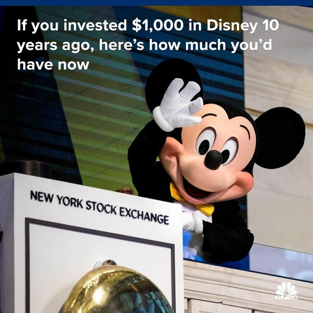 CNBCさんのインスタグラム写真 - (CNBCInstagram)「With @CNBCMakeIt: Buying shares of Disney a decade ago would have been a good investment.⁣ ⁣ An investment of $1,000 in Disney on April 15, 2009, would be worth more than $7,600 as of April 15, 2019. That’s a total return of over 660%.⁣ ⁣ To read more about the new streaming service, visit the link in bio.⁣ *⁣ *⁣ *⁣ *⁣ *⁣ *⁣ *⁣ *⁣ #disney #streaming #media #disney+ #netflix #investing #markets #nyse #nasdaq #cnbcmakeit #makeit #business #businessnews #cnbc⁣」4月20日 20時01分 - cnbc