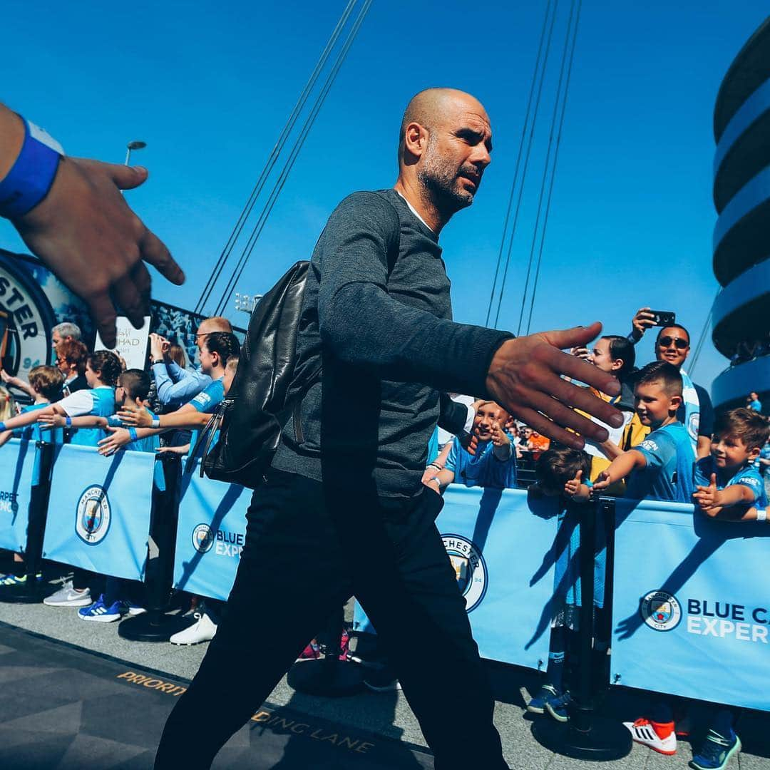 マンチェスター・シティFCさんのインスタグラム写真 - (マンチェスター・シティFCInstagram)「Perfect weather for it 😍☀️ #mancity #mcitot」4月20日 20時01分 - mancity