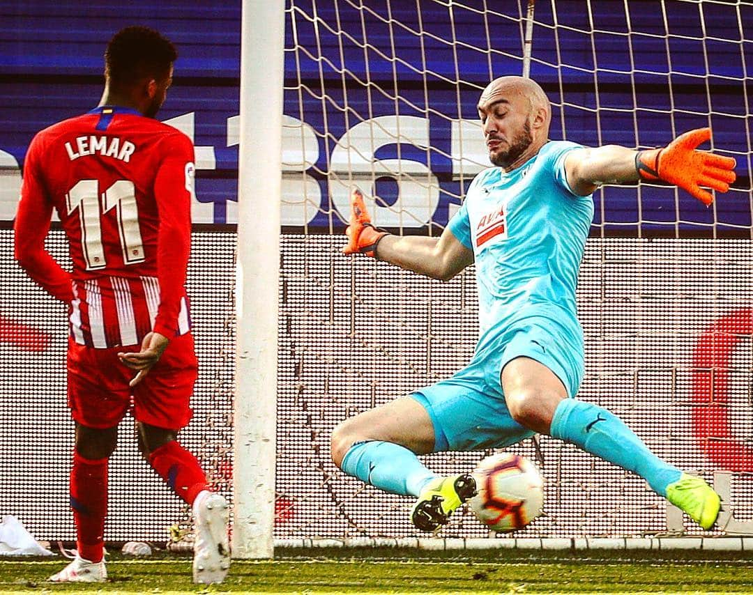 LFPさんのインスタグラム写真 - (LFPInstagram)「💥 GOAL NUTMEG 💥 • #Lemar #Atleti #LaLiga #LaLigaSantander」4月21日 1時30分 - laliga