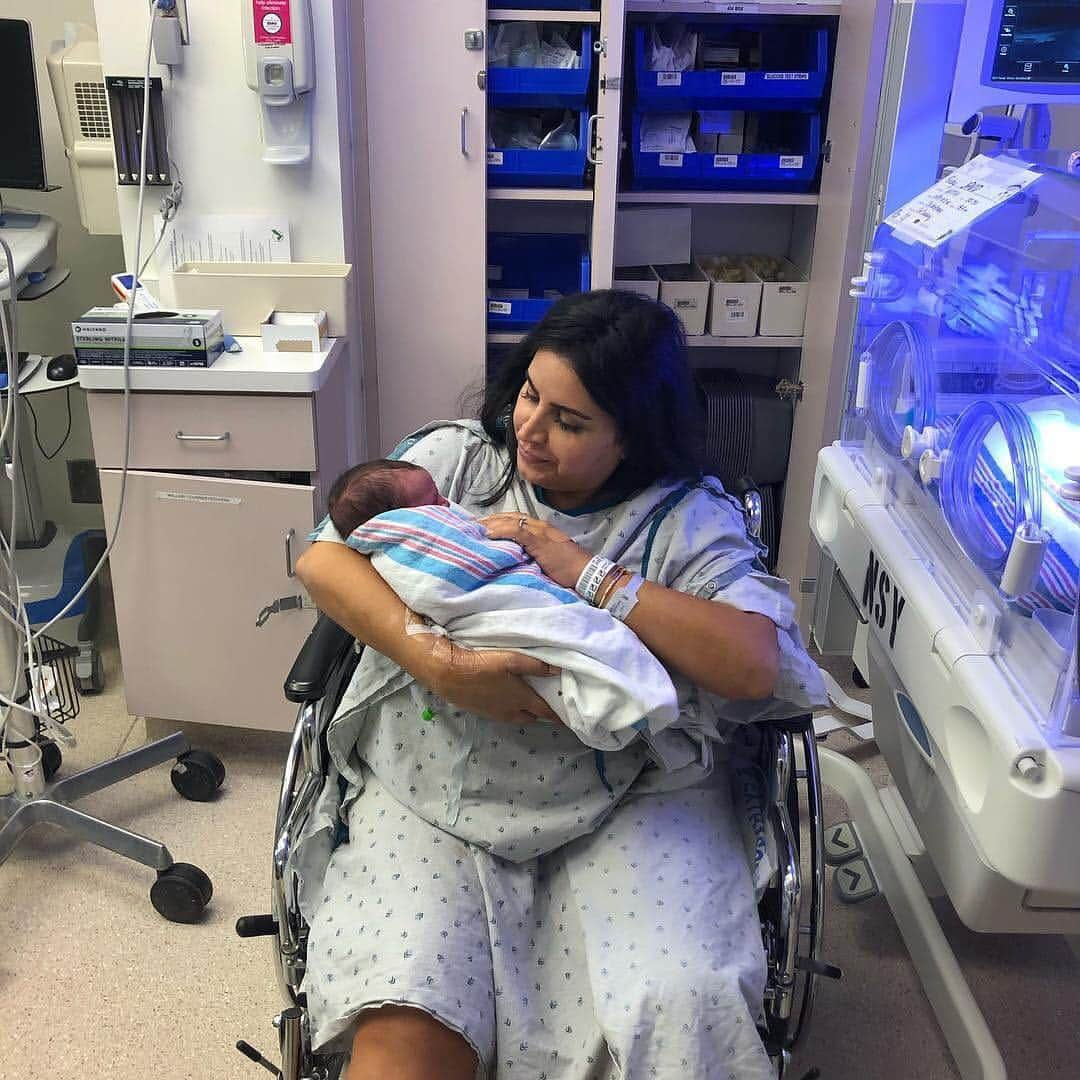 E! Onlineさんのインスタグラム写真 - (E! OnlineInstagram)「After a complicated and extremely difficult delivery, #ShahsOfSunset star MJ Javid is in the ICU after doctors "saved her life." Link in bio for more on the birth of her first son. (📷: Instagram)」4月21日 1時33分 - enews