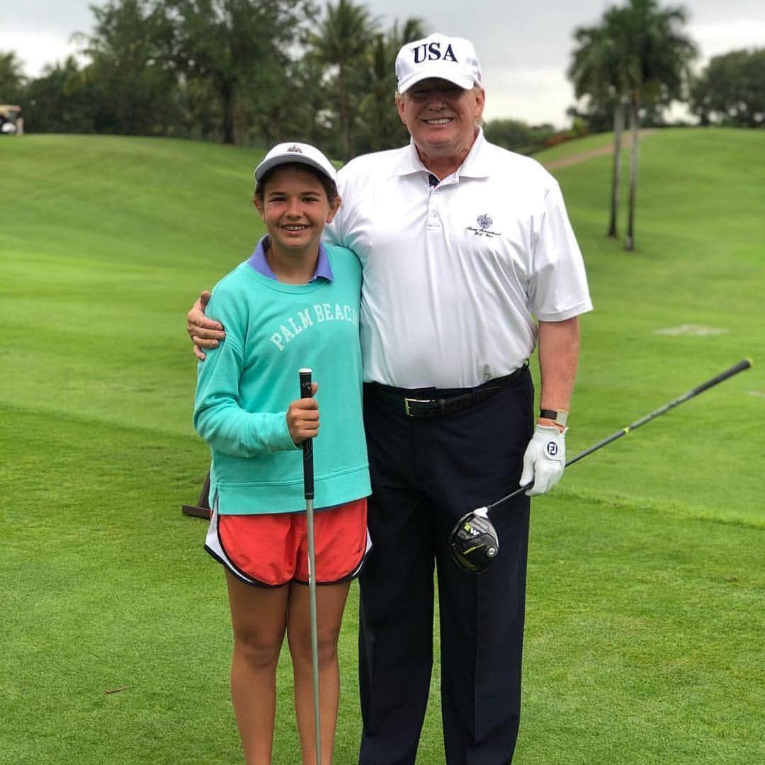 ドナルド・トランプさんのインスタグラム写真 - (ドナルド・トランプInstagram)「#Repost @donaldjtrumpjr ・・・ Kai and grandpa @realdonaldtrump on the links for #Easter. Soon there may need to be a match for who is the best in the family👍🤣 my money starting to shift to @kaitrumpgolfer she’s getting really good and she is competitive. #golf #kidsgolf #granddaughter #weekend」4月21日 1時37分 - realdonaldtrump