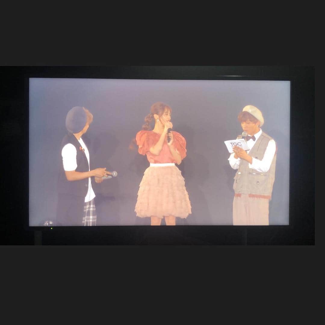 近藤千尋のインスタグラム：「TGC熊本 ありがとうございました❤️🥰 ランウェイ歩いていて 歓声もたくさん聞こえました😭✨ 小さい頃から遊びに来ていた熊本での このステージに立てて幸せです🍉😍 ちゃっかりとんこつラーメン食べて 明日のトークショーに備えて ゆっくりします🥰 イオンモール熊本にて お待ちしております❤️❤️ #母ミニスカート緊張しました」