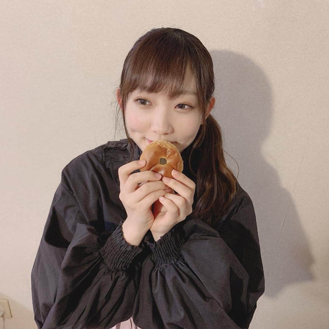 夏川愛実のインスタグラム：「ㅤㅤㅤㅤㅤㅤㅤㅤㅤㅤㅤㅤㅤ ㅤㅤㅤㅤㅤㅤㅤㅤㅤㅤㅤㅤㅤ  ほうじ茶あんぱん💓 ㅤㅤㅤㅤㅤㅤㅤㅤㅤㅤㅤㅤㅤㅤㅤㅤㅤㅤㅤㅤㅤㅤㅤㅤ ㅤㅤㅤㅤㅤㅤㅤㅤㅤㅤㅤ #おーえすゆー#ほうじ茶#ほうじ茶ラテ#焙じ茶 #ほうじ茶ケーキ#cafe#カフェ#和スイーツ #ほうじ茶あんぱん#あんぱん#三越#MITSUKOSHI #銀座木村屋#ほうじ茶クリーム」