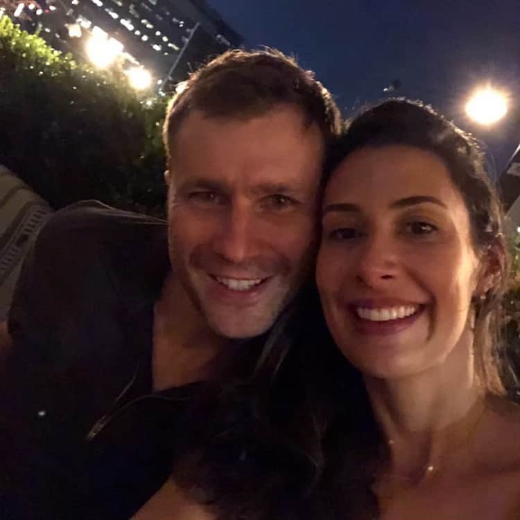 のインスタグラム：「6 anos casados, 2 filhas, 2 cachorros e muito mais ainda pra viver! Te amo lindinho! #bodasdeacucar #estamossonocomeco #loveyou #6yearsmarried #lindinhoelindinha」