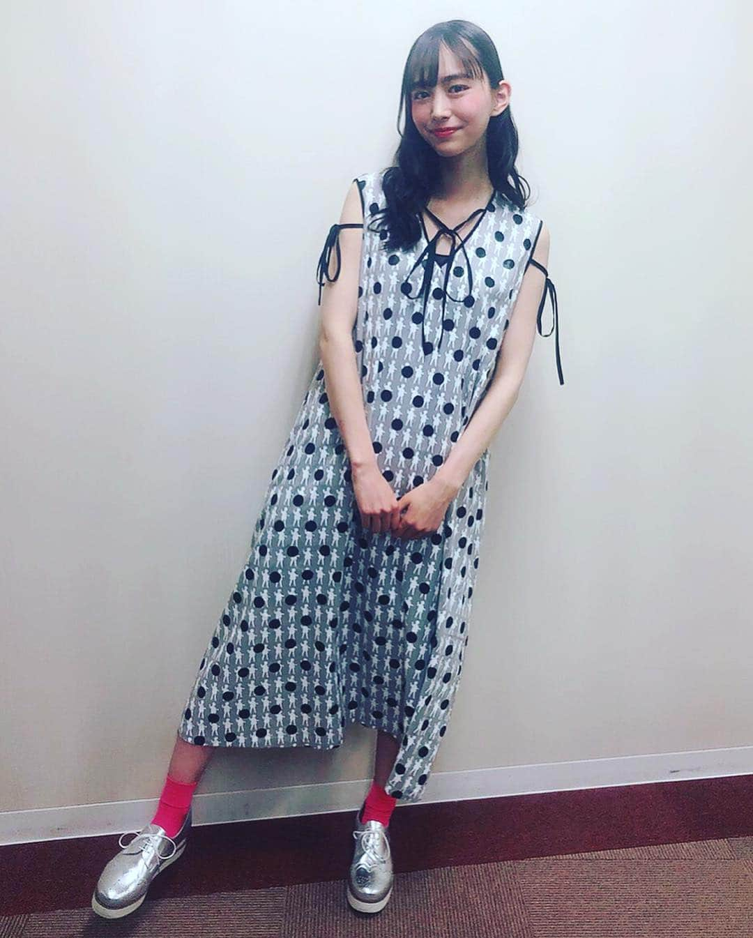 井桁弘恵さんのインスタグラム写真 - (井桁弘恵Instagram)「ㅤㅤㅤㅤㅤㅤㅤㅤㅤㅤㅤㅤㅤ 今日は「クロノス・ジョウンターの伝説」の舞台挨拶でした🌼 来てくださった方ありがとうございました！ 映画の話をたくさんすることができて 楽しかったです🌟 これからもっとたくさんの方に この映画を観ていただけると嬉しいです。 ㅤㅤㅤㅤㅤㅤㅤㅤㅤㅤㅤㅤㅤ 個性的で可愛いワンピースは #mintdesigns さんのでした👗♡」4月20日 20時16分 - igetahiroe23