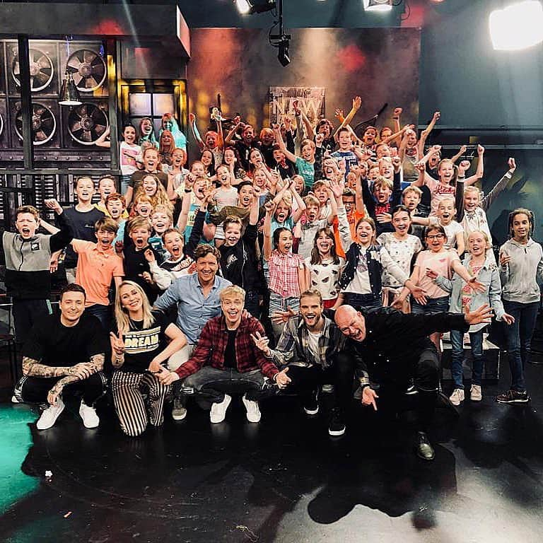 Blasterjaxxさんのインスタグラム写真 - (BlasterjaxxInstagram)「Such an great experience to be part of this live kids tv show on the Saturday morning! Playing ‘Children Of Today’ for the children of today! 😁😁 Thanks @npo_3 @zapplive @npozapp !!」4月20日 20時22分 - blasterjaxx