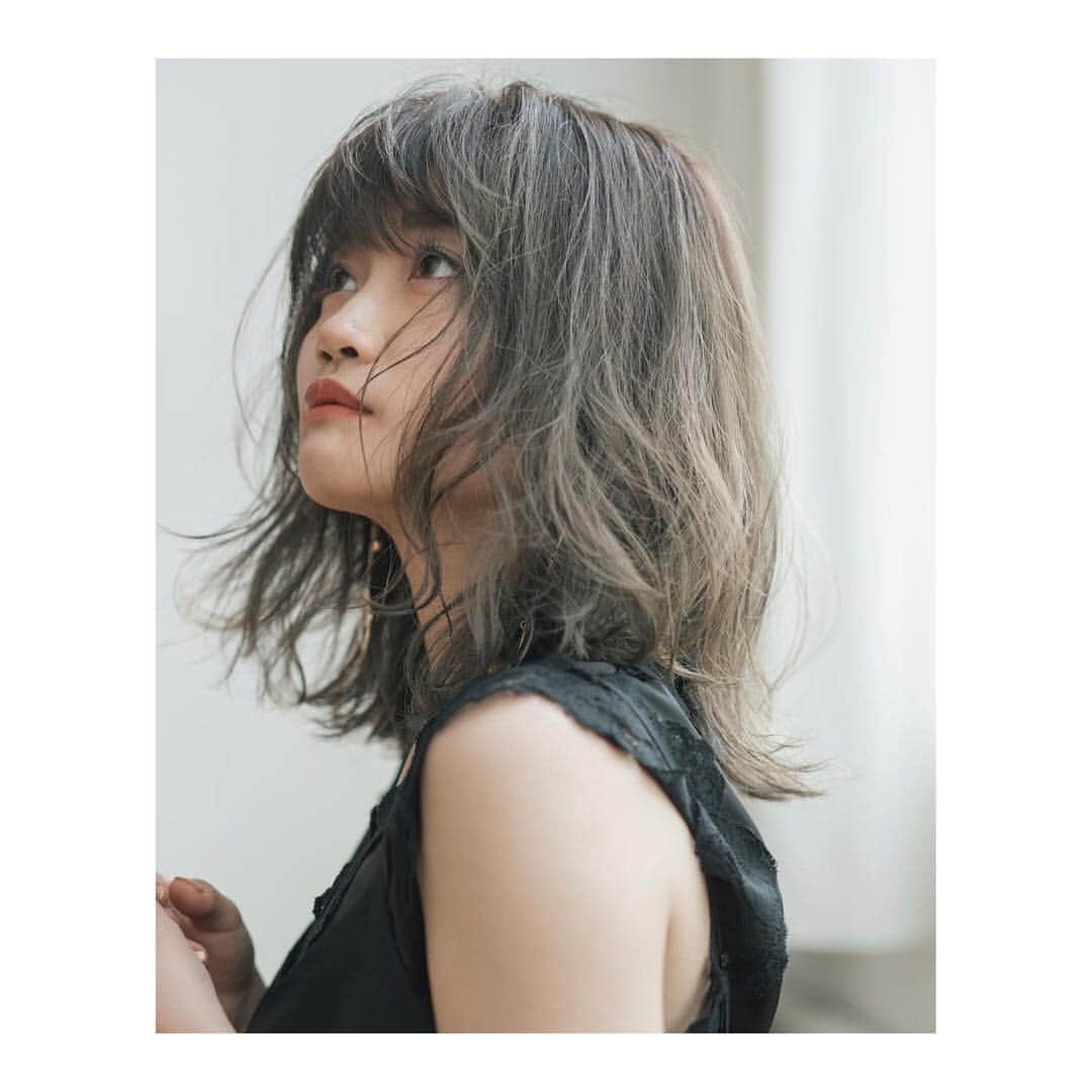 前原穂高のインスタグラム：「ちょっと前のだけど PREPPYの#バレイヤージュ 作品(^^) このバレイヤージュのポイントはなじみの良いハイライト！ カメラマンは @chishakishin さん！ ㅤㅤㅤ @preppymagazine_official  #ヘア #ヘアアレンジ #ヘアスタイル #ヘアメイク #ヘアセット #アレンジ #スタイリング #ほだかっと #ほだからー #ヘアサロン #サロン #美容室 #hair #hairstyle #haircolor @vvvvvvioletttttt  @vvvvvviolet_nagoya  #美容室violet」