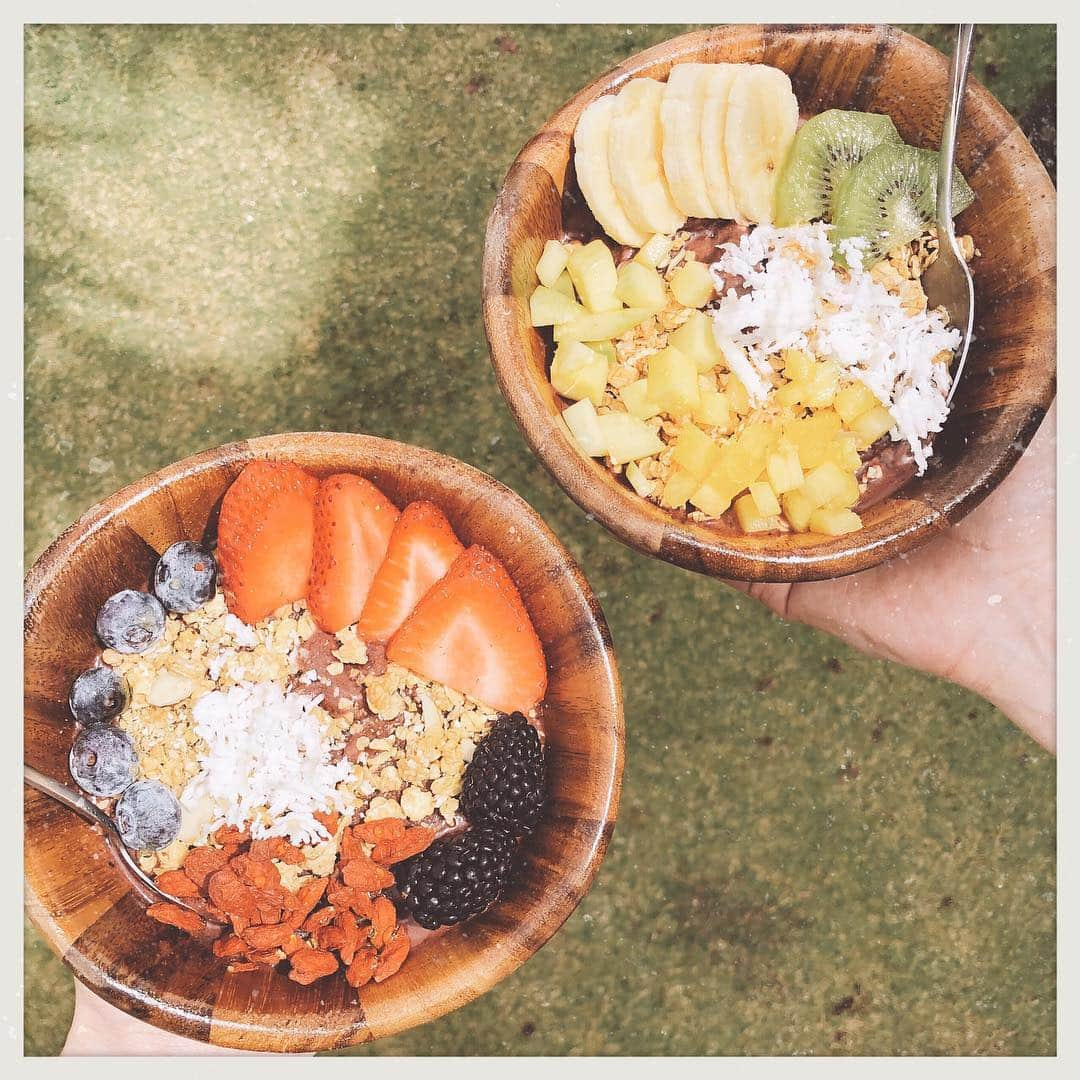 EMILY/BLUEさんのインスタグラム写真 - (EMILY/BLUEInstagram)「ペロリっ♡♡♡ #guam #trip #cafe #instafashion #yummy #acaibowl #カジュアルコーデ #タビジョ #ファッション #グアム #旅 #旅行 #アサイーボウル」4月20日 20時34分 - emilybluejewelry0220