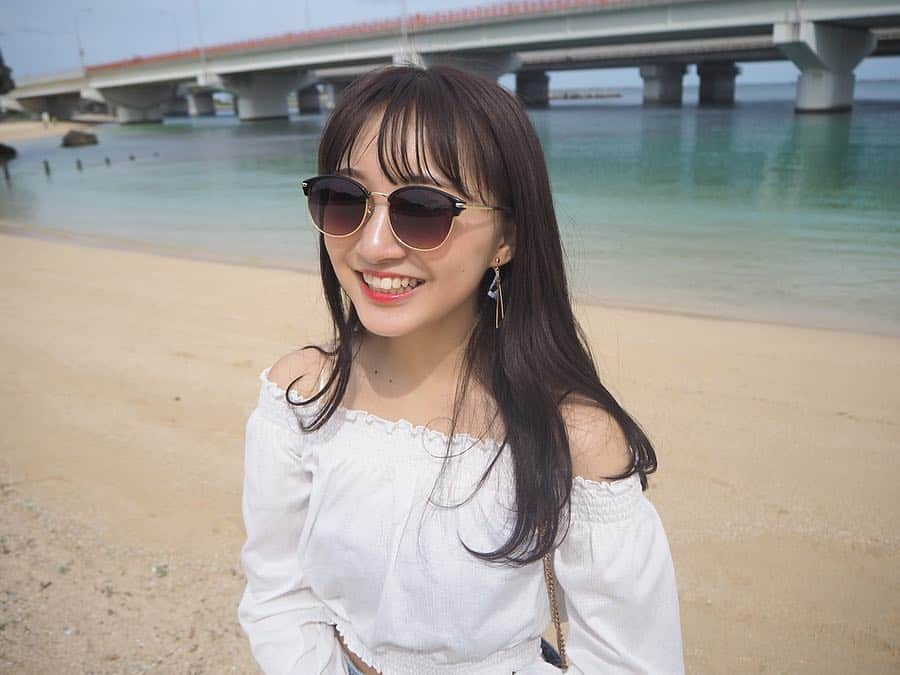 山本彩加さんのインスタグラム写真 - (山本彩加Instagram)「OKINAWA🌺🌴🏖﻿ ﻿ ﻿ ﻿ ﻿ ﻿ もう夏をたくさん感じて﻿ 満喫❤︎﻿ ﻿ ﻿ 素敵な街だなぁ。💭💗﻿ ﻿ ﻿ #海 #ビーチ #サングラス #夏コーデ #海コーデ #やんコーデ」4月20日 20時52分 - ayaka48_yanyan