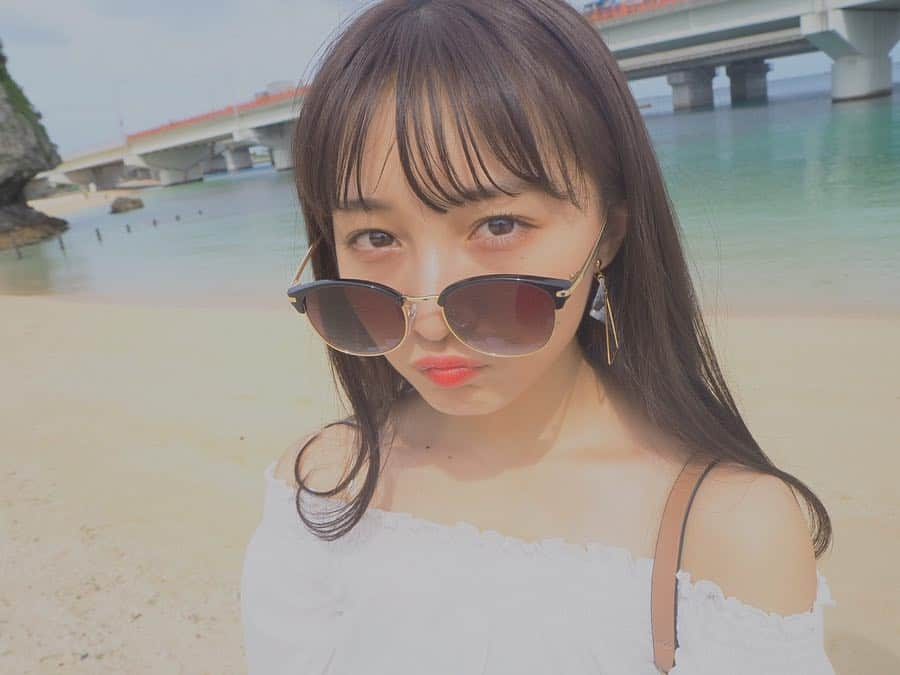 山本彩加さんのインスタグラム写真 - (山本彩加Instagram)「OKINAWA🌺🌴🏖﻿ ﻿ ﻿ ﻿ ﻿ ﻿ もう夏をたくさん感じて﻿ 満喫❤︎﻿ ﻿ ﻿ 素敵な街だなぁ。💭💗﻿ ﻿ ﻿ #海 #ビーチ #サングラス #夏コーデ #海コーデ #やんコーデ」4月20日 20時52分 - ayaka48_yanyan