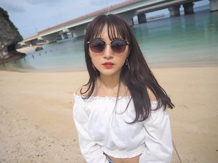 山本彩加さんのインスタグラム写真 - (山本彩加Instagram)「OKINAWA🌺🌴🏖﻿ ﻿ ﻿ ﻿ ﻿ ﻿ もう夏をたくさん感じて﻿ 満喫❤︎﻿ ﻿ ﻿ 素敵な街だなぁ。💭💗﻿ ﻿ ﻿ #海 #ビーチ #サングラス #夏コーデ #海コーデ #やんコーデ」4月20日 20時52分 - ayaka48_yanyan