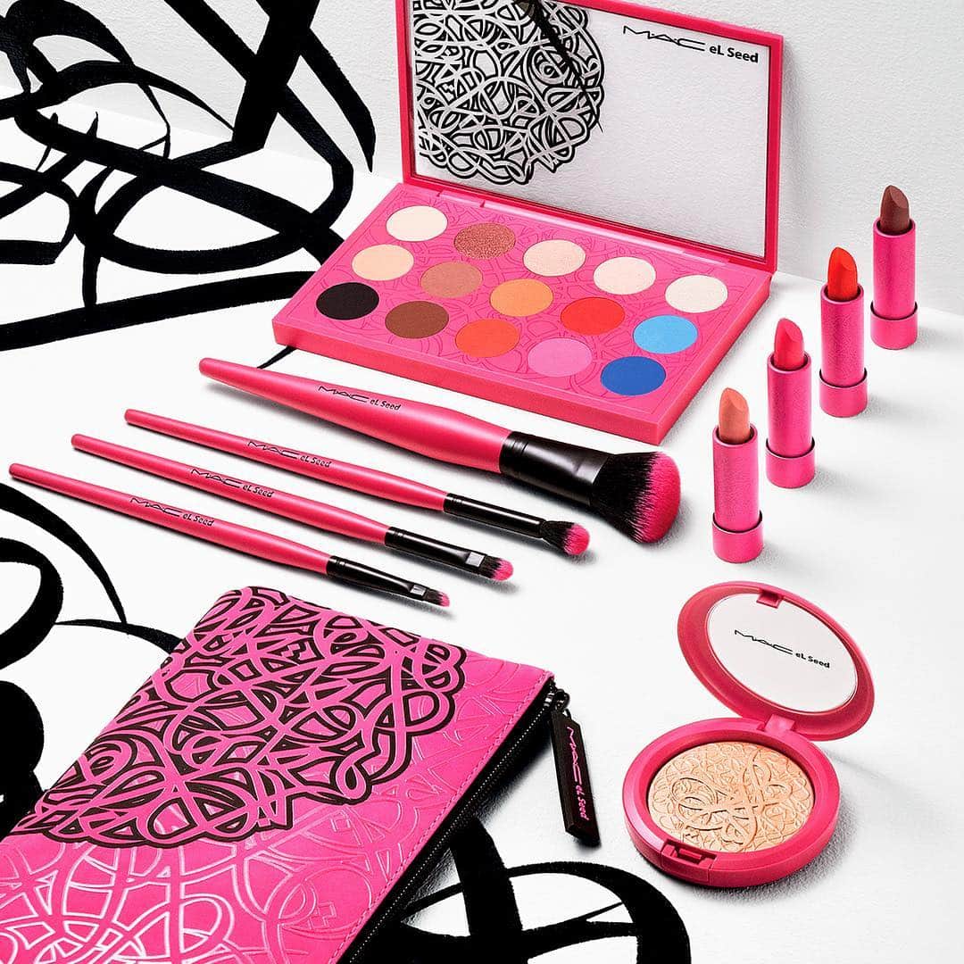 M∙A∙C Cosmetics Japanのインスタグラム：「⠀ M·A·Cエル シードで、あなたの世界を思うままに色づけて! ⠀ メイクアップトレンドセッターのM·A·Cが、 チュニジア系フランス人のストリートアーティスト、⠀ エル シードとカラーコラボ。 #MACXeLSeed #MACXエルシード ⠀ *公式オンラインショップ 4/23発売 *全国 4/26発売 ⠀ ⠀ ⠀ ⠀ ⠀ ⠀ #MACCosmeticsJapan #MACコスメ #MACCosmetics  #MAC #コスメ #メイク  #リップ #リップスティック #リップメイク #MACリップ #MACアイメイク #MACアイシャドウ #アイシャドウ #アイシャドウパレット #パレット #フェイスパウダー #ブラシ #メイクブラシ #MACブラシ #ポーチ #限定 #コラボ #アーティスト」